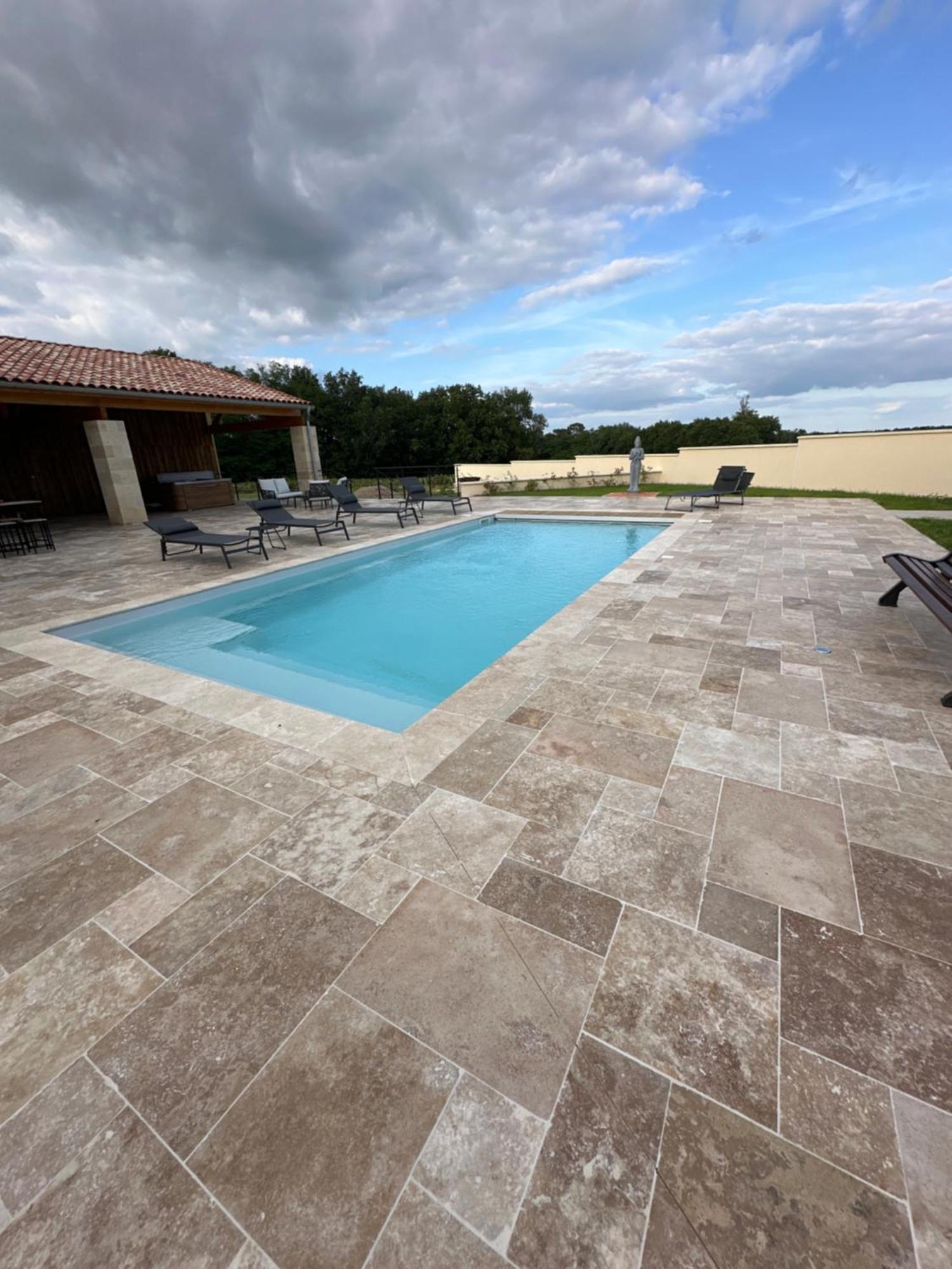 Dynastie - Le Repaire De Maltus "Gites & Spa" Lussac  Exterior foto